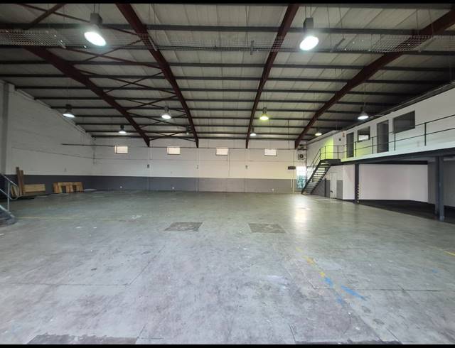 1,111M² WAREHOUSE TO LET IN PAARDEN EILAND